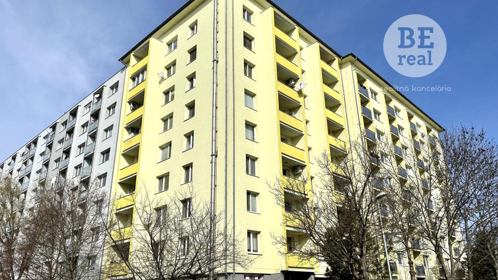 PREDANÝ Nádherne zrekonštruovaný 3 izbový byt na ul. Laca Novomeského