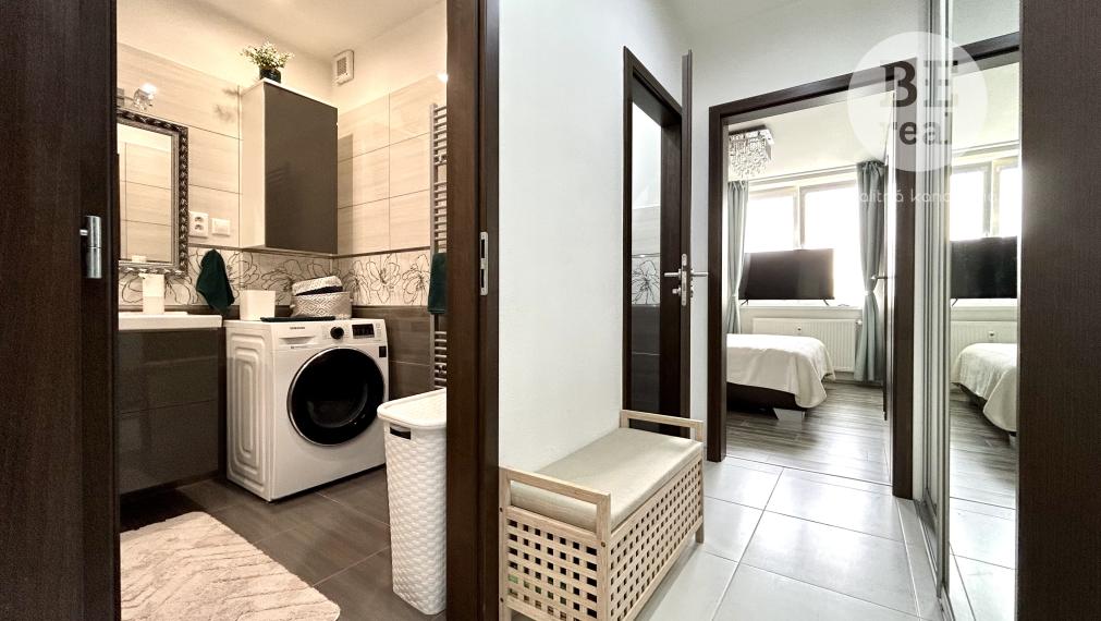 PREDANÝ Nádherne zrekonštruovaný 3 izbový byt na ul. Laca Novomeského