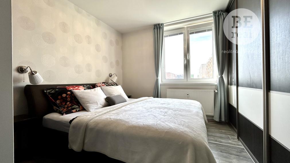 PREDANÝ Nádherne zrekonštruovaný 3 izbový byt na ul. Laca Novomeského