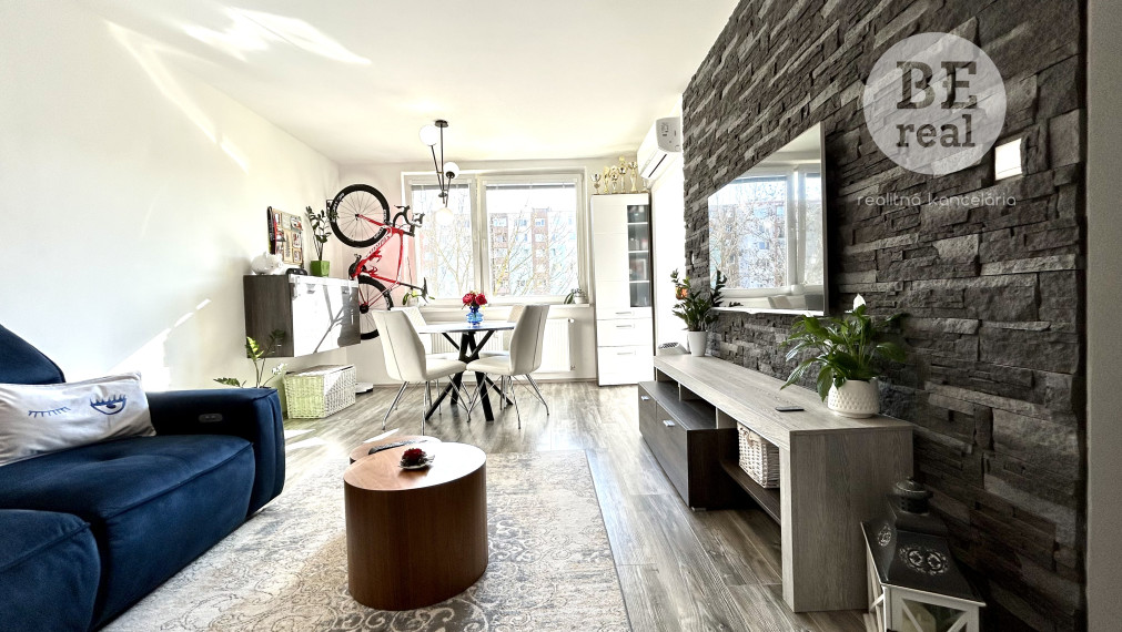 PREDANÝ Nádherne zrekonštruovaný 3 izbový byt na ul. Laca Novomeského