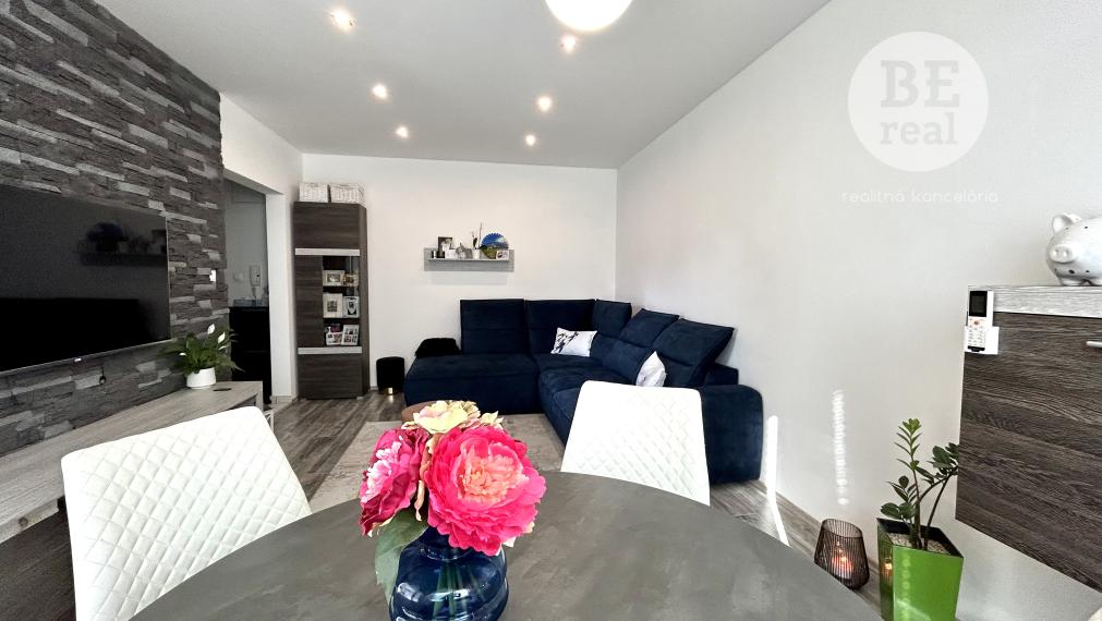 PREDANÝ Nádherne zrekonštruovaný 3 izbový byt na ul. Laca Novomeského