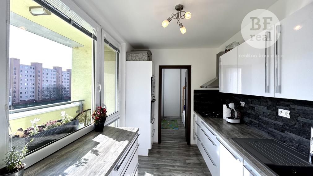 PREDANÝ Nádherne zrekonštruovaný 3 izbový byt na ul. Laca Novomeského