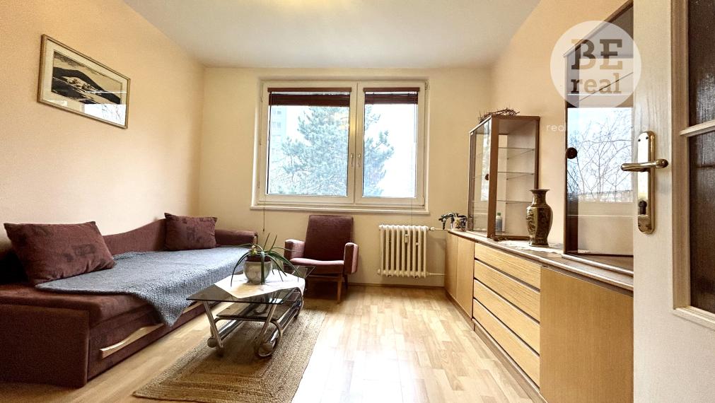 PREDANÝ Na predaj 3 izbový byt s loggiou v Karlovej Vsi