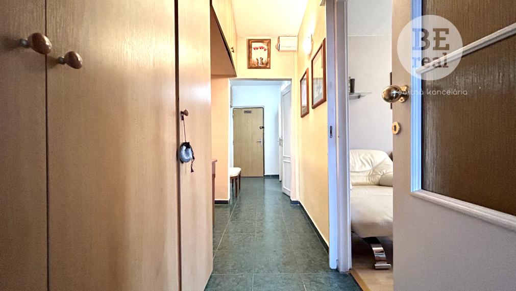 PREDANÝ Na predaj 3 izbový byt s loggiou v Karlovej Vsi