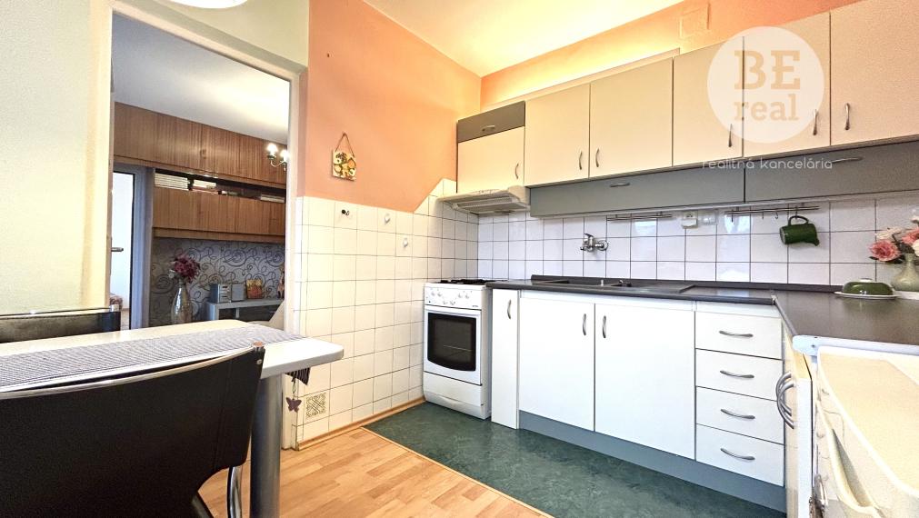 PREDANÝ Na predaj 3 izbový byt s loggiou v Karlovej Vsi