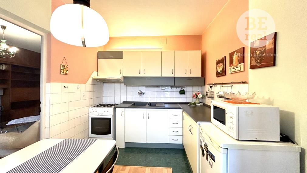 PREDANÝ Na predaj 3 izbový byt s loggiou v Karlovej Vsi