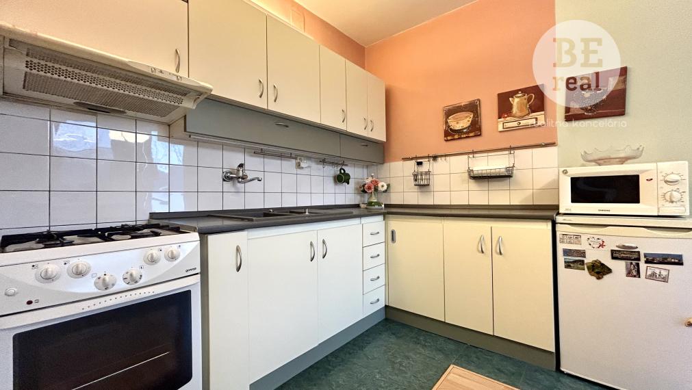 PREDANÝ Na predaj 3 izbový byt s loggiou v Karlovej Vsi