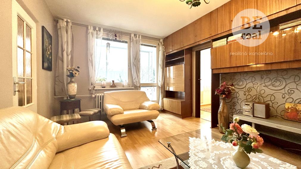 PREDANÝ Na predaj 3 izbový byt s loggiou v Karlovej Vsi