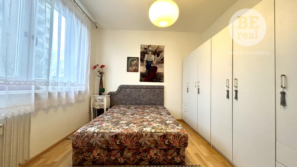 PREDANÝ Na predaj 3 izbový byt s loggiou v Karlovej Vsi