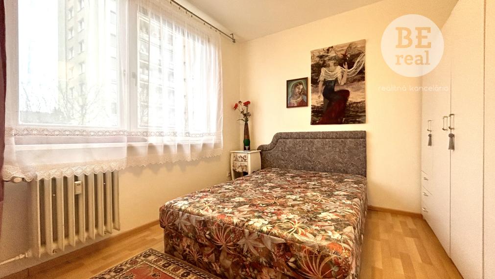 PREDANÝ Na predaj 3 izbový byt s loggiou v Karlovej Vsi