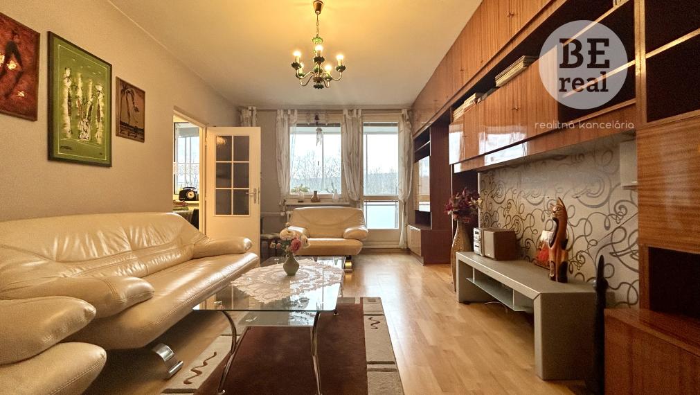 PREDANÝ Na predaj 3 izbový byt s loggiou v Karlovej Vsi