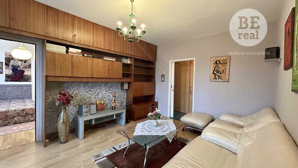 PREDANÝ Na predaj 3 izbový byt s loggiou v Karlovej Vsi