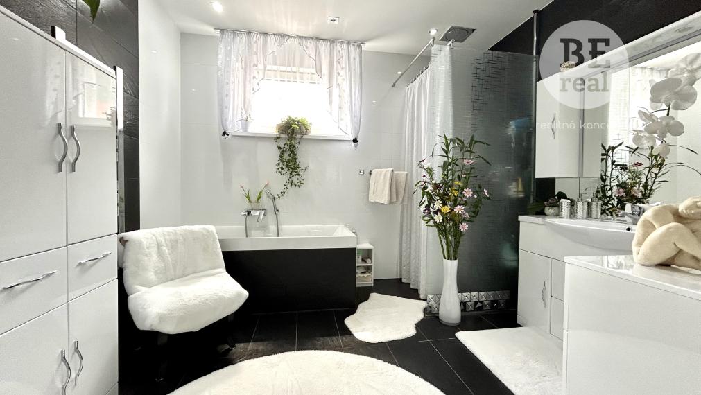 PRENAJATÝ Luxusný 3 izbový byt s garážovým parkovaním