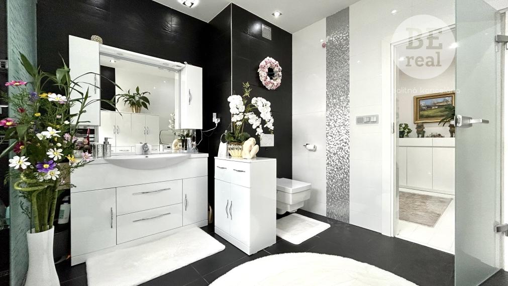 PRENAJATÝ Luxusný 3 izbový byt s garážovým parkovaním