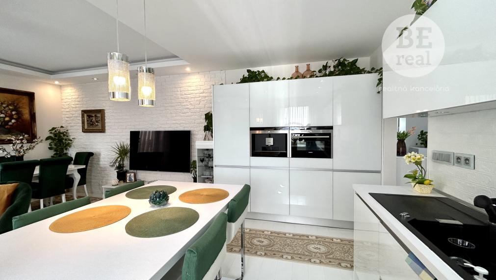 PRENAJATÝ Luxusný 3 izbový byt s garážovým parkovaním