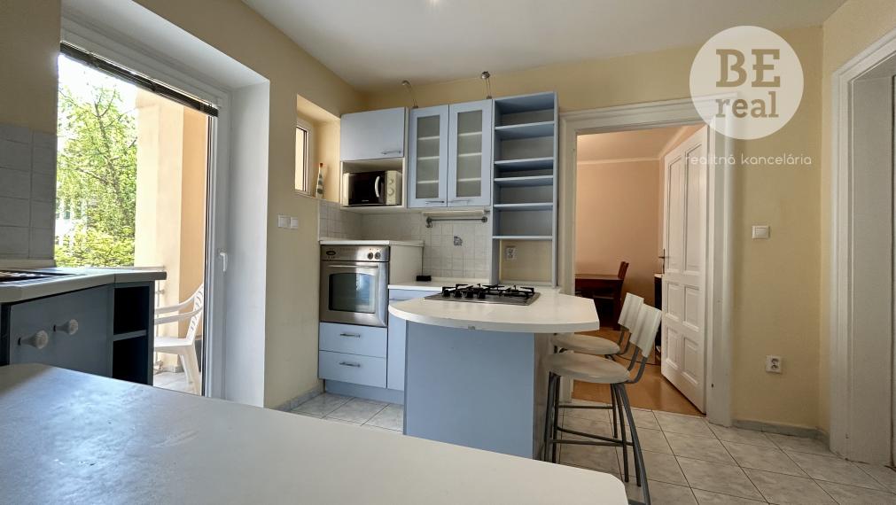 PRENAJATÝ Veľkorysý 3 izbový byt v Starom Meste na prenájom