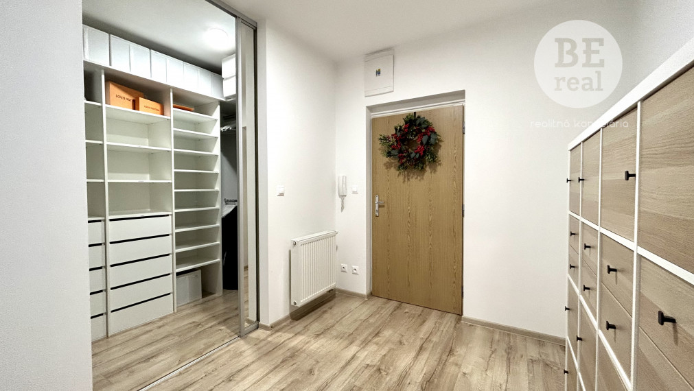 PRENAJATÝ Komplet zrekonštruovaný 2 izbový byt na prenájom