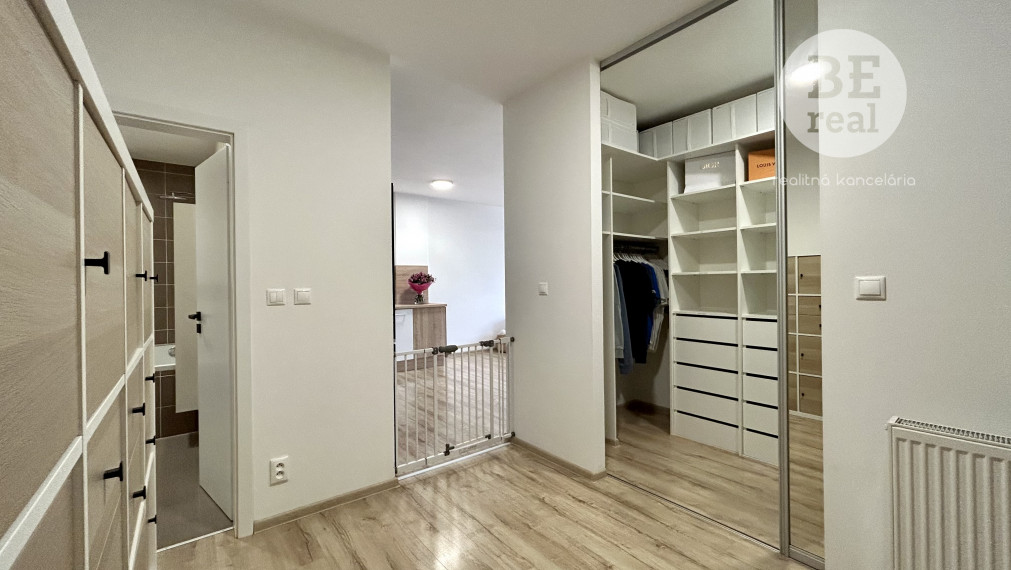 PRENAJATÝ Komplet zrekonštruovaný 2 izbový byt na prenájom