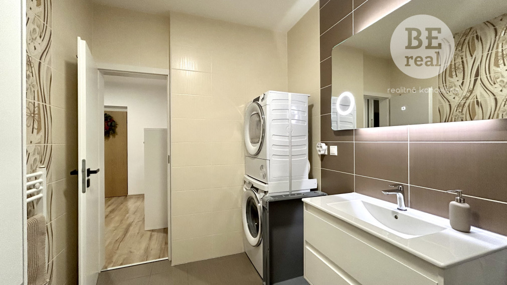 PRENAJATÝ Komplet zrekonštruovaný 2 izbový byt na prenájom