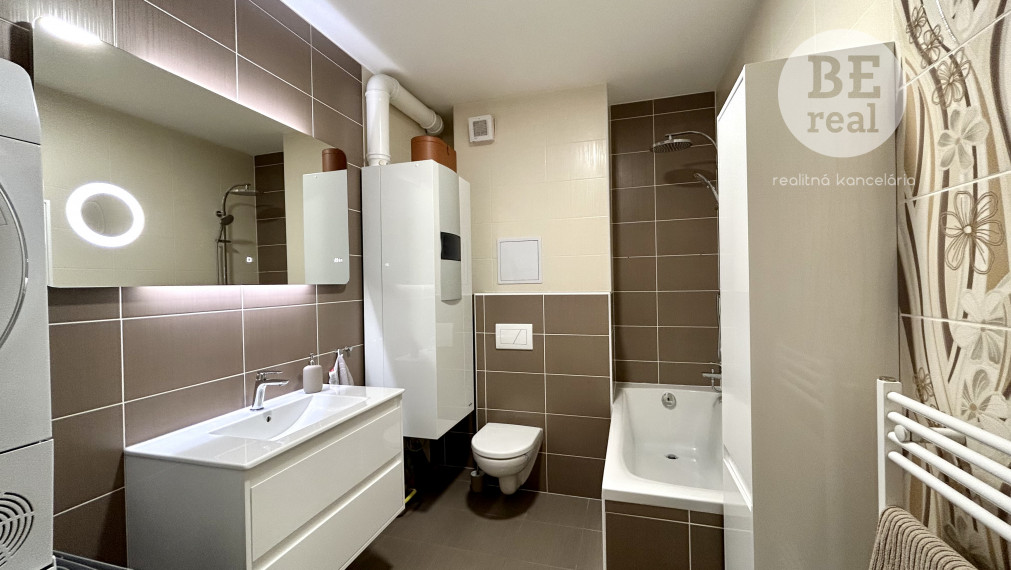 PRENAJATÝ Komplet zrekonštruovaný 2 izbový byt na prenájom