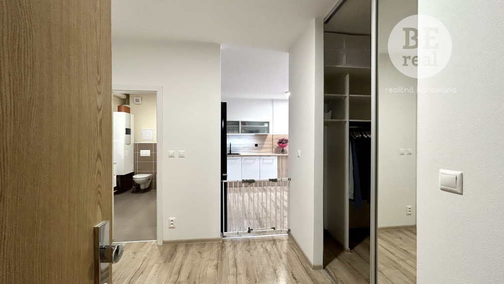 PRENAJATÝ Komplet zrekonštruovaný 2 izbový byt na prenájom