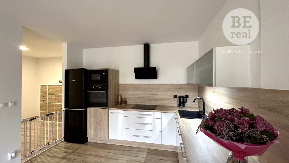 PRENAJATÝ Komplet zrekonštruovaný 2 izbový byt na prenájom