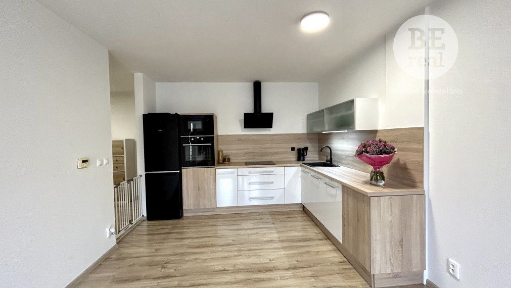 PRENAJATÝ Komplet zrekonštruovaný 2 izbový byt na prenájom