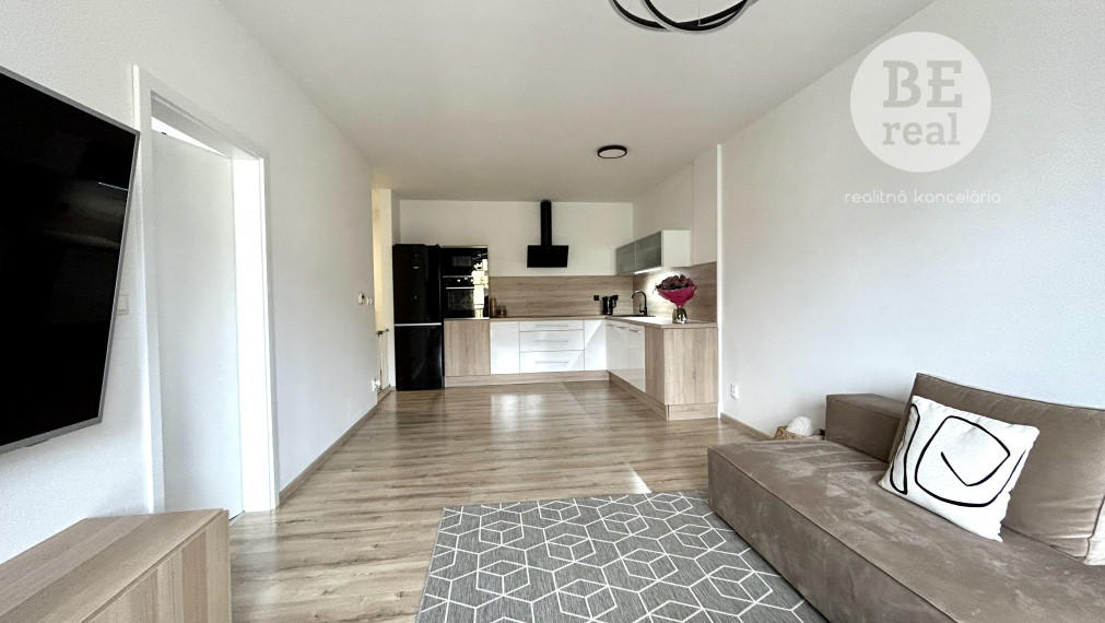 PRENAJATÝ Komplet zrekonštruovaný 2 izbový byt na prenájom