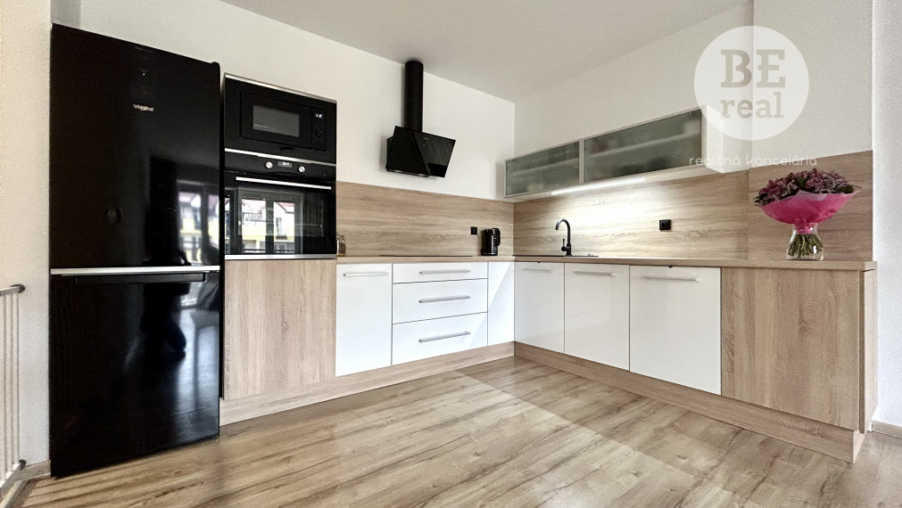 PRENAJATÝ Komplet zrekonštruovaný 2 izbový byt na prenájom