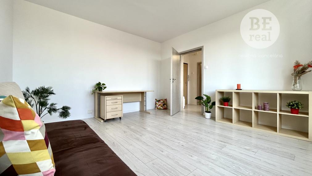 PREDANÝ Kompletne zrekonštruovaný 1 izbový byt so samostatnou kuchyňou