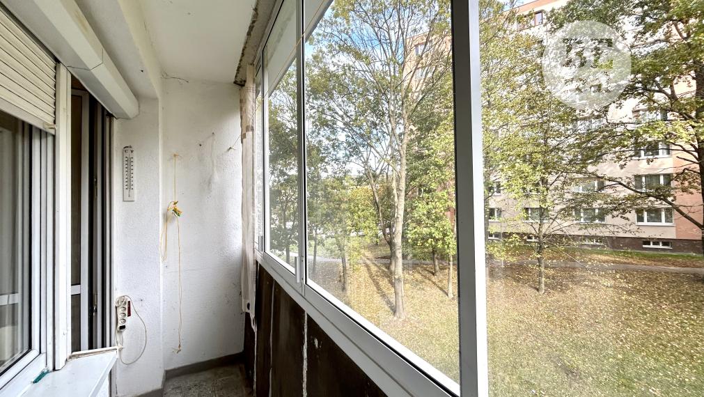 PREDANÝ - 1 izbový byt s dvoma loggiami