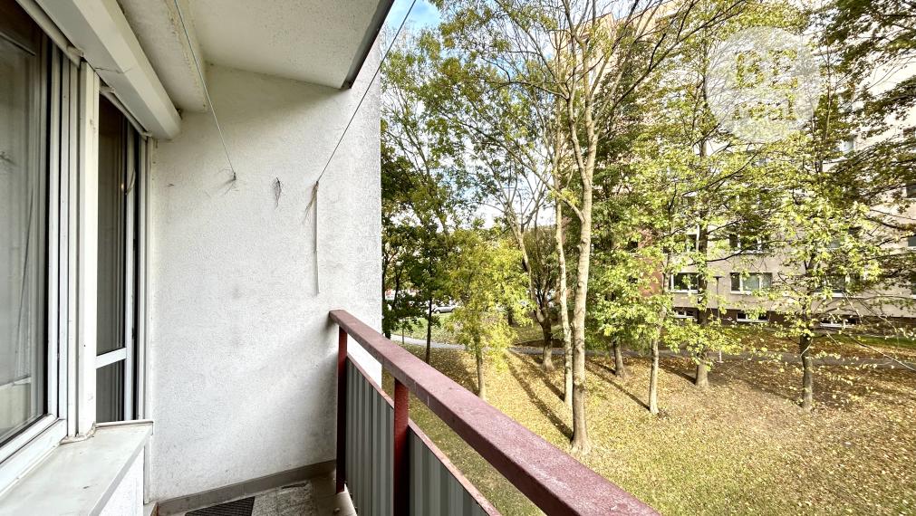 PREDANÝ - 1 izbový byt s dvoma loggiami