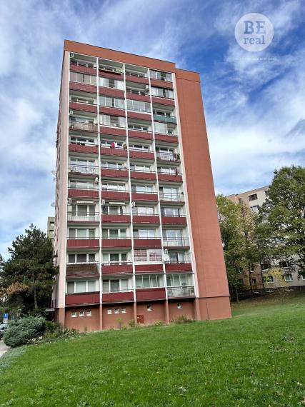 PREDANÝ - 1 izbový byt s dvoma loggiami