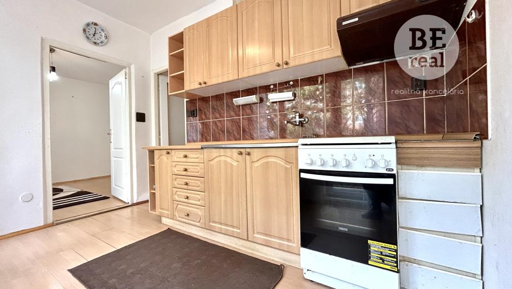 PREDANÝ - 1 izbový byt s dvoma loggiami