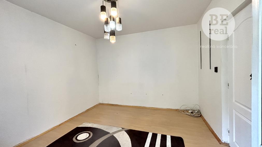 PREDANÝ - 1 izbový byt s dvoma loggiami