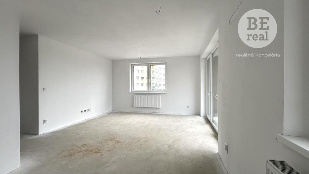 PREDANÝ Priestranný dvojizbový byt s veľkou loggiou v novostavbe Byty Rozálka