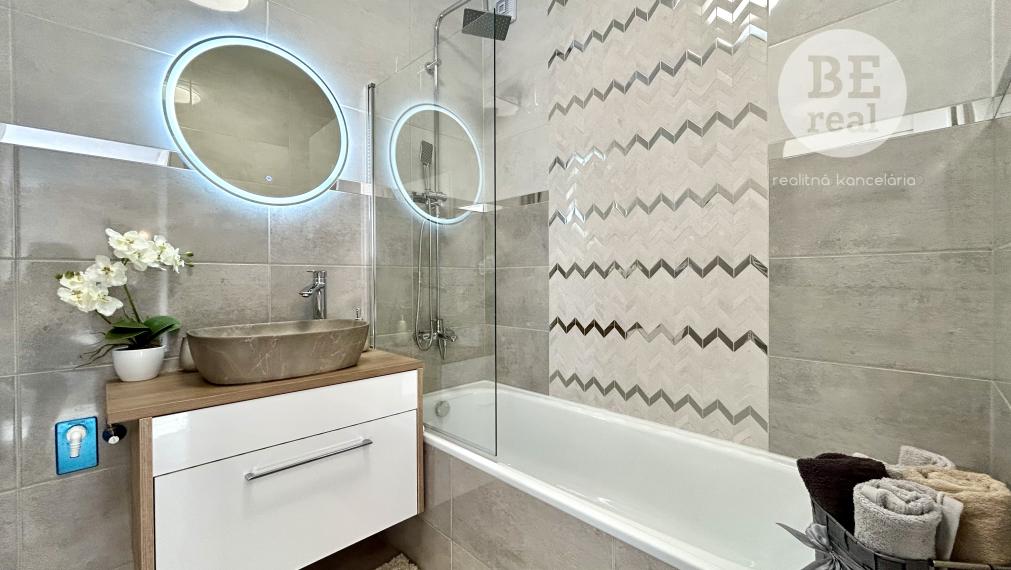 PREDANÝ Zariadený 2 izbový byt v novostavbe - Byty Rozálka