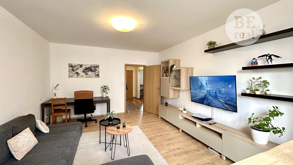 PRENAJATÝ Zariadený 3 izbový byt so samostatnými izbami a kuchyňou