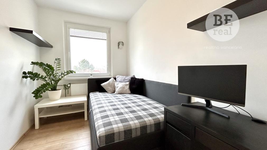 PRENAJATÝ Zariadený 3 izbový byt so samostatnými izbami a kuchyňou