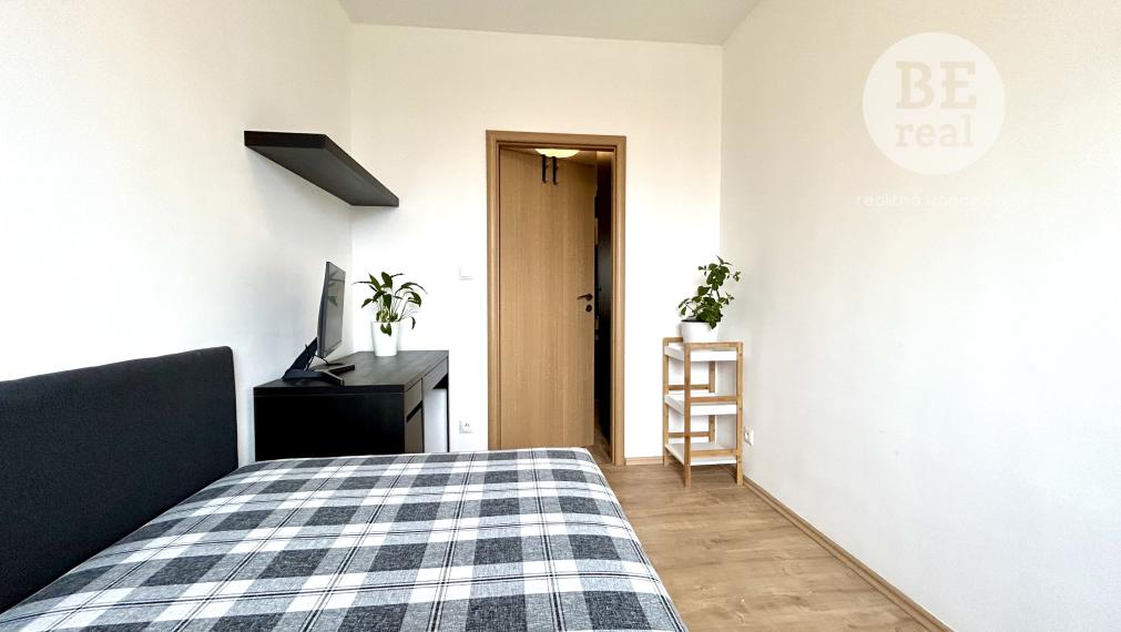 PRENAJATÝ Zariadený 3 izbový byt so samostatnými izbami a kuchyňou