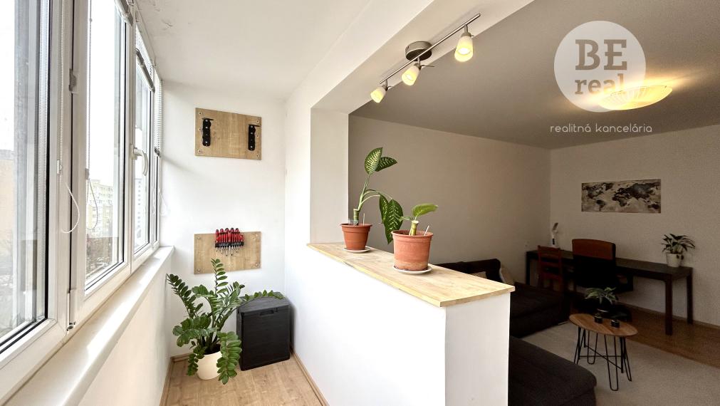 PRENAJATÝ Zariadený 3 izbový byt so samostatnými izbami a kuchyňou