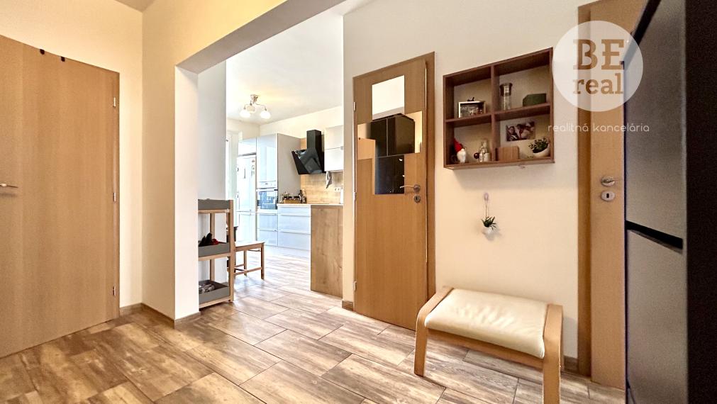 PRENAJATÝ Zariadený 3 izbový byt so samostatnými izbami a kuchyňou