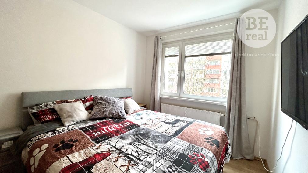 PRENAJATÝ Zariadený 3 izbový byt so samostatnými izbami a kuchyňou