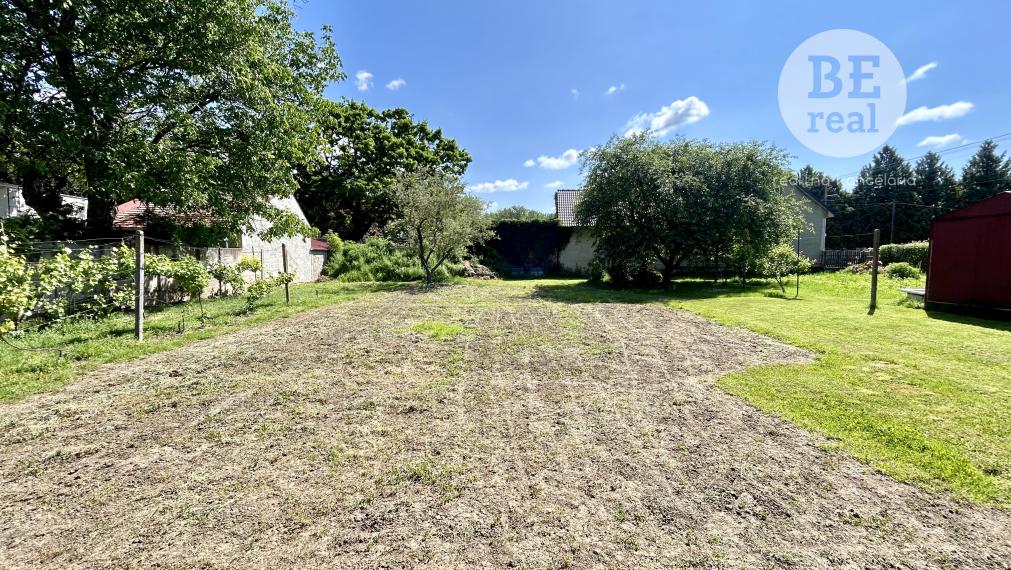 PREDANÝ pozemok v obci Hronovce