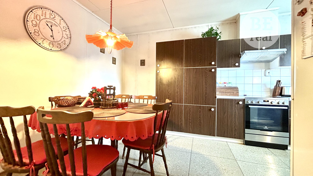 Na predaj trojpodlažný rodinný dom v obci Hronovce okr. Levice