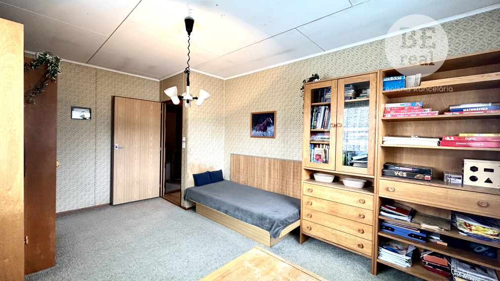 Na predaj trojpodlažný rodinný dom v obci Hronovce okr. Levice