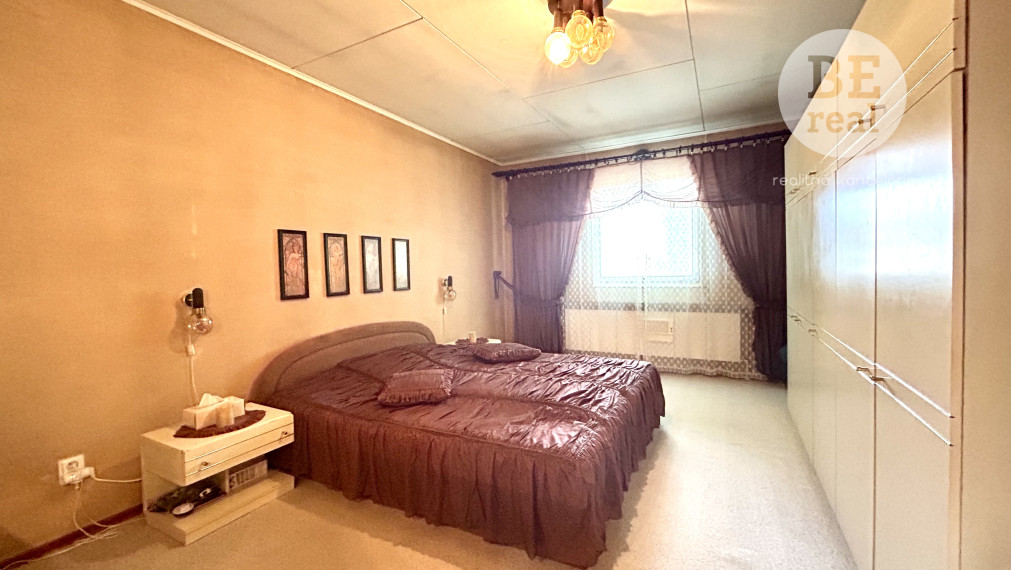 Na predaj trojpodlažný rodinný dom v obci Hronovce okr. Levice