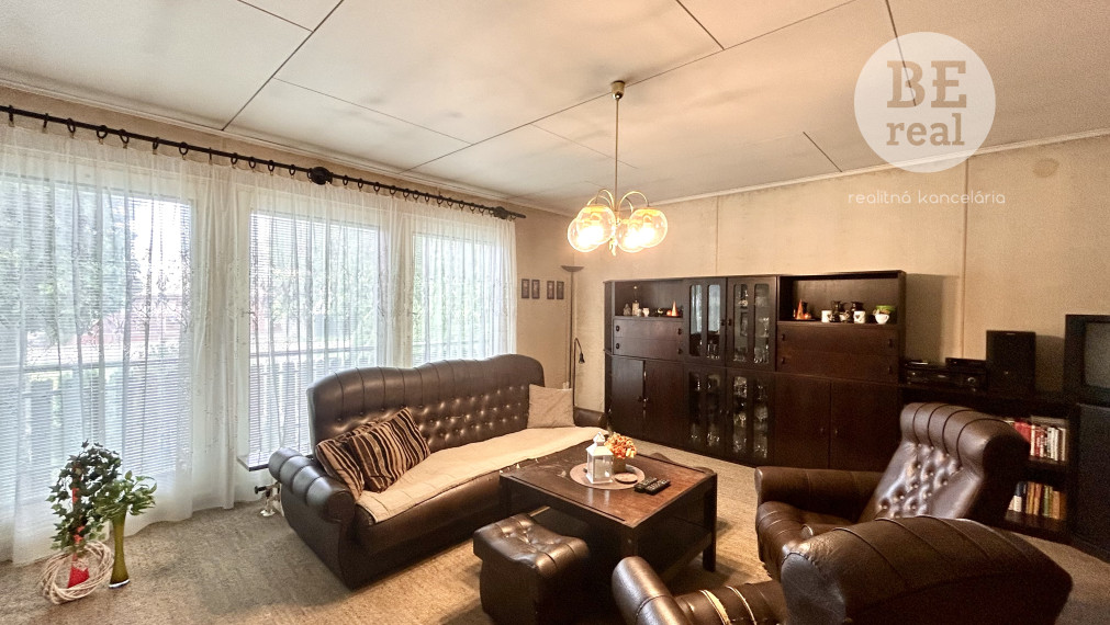 Na predaj trojpodlažný rodinný dom v obci Hronovce okr. Levice