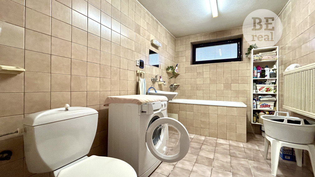 Na predaj trojpodlažný rodinný dom v obci Hronovce okr. Levice