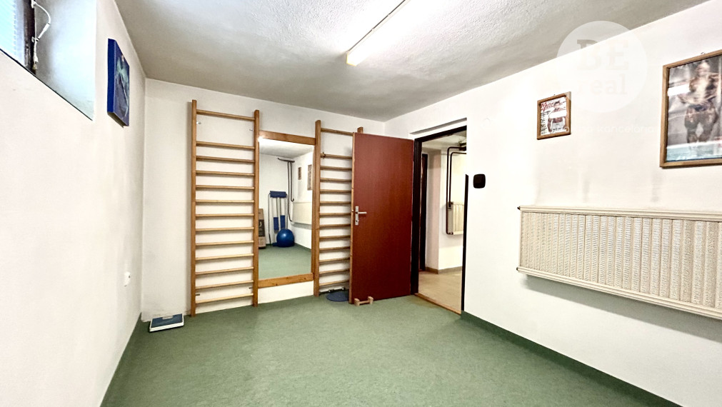 Na predaj trojpodlažný rodinný dom v obci Hronovce okr. Levice